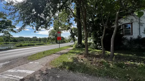 906 Riverside Ave, Saint Charles, IL 60174