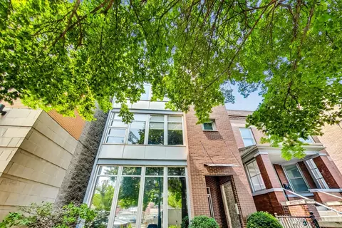 2716 N Ashland Ave #3, Chicago, IL 60614