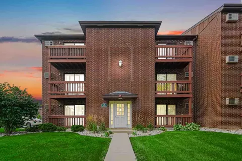 330 Shorewood Dr #3A, Glendale Heights, IL 60139