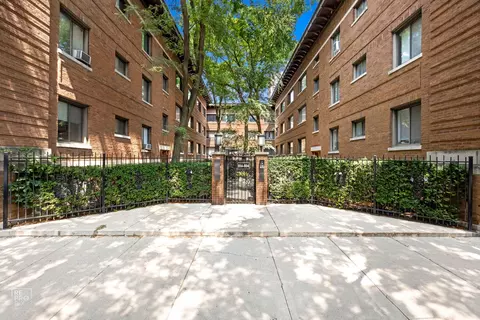 808 W Lakeside Pl #203, Chicago, IL 60640