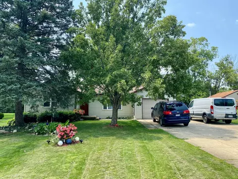 9008 Palisades Rd, Burr Ridge, IL 60527