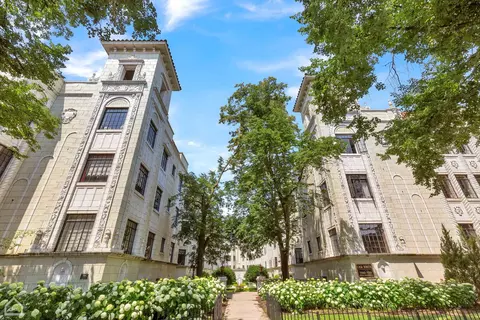 7350 N Ridge Blvd #22B, Chicago, IL 60645