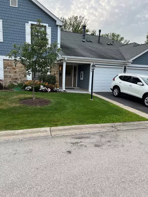 552 Greystone Ln #C1, Wheeling, IL 60090