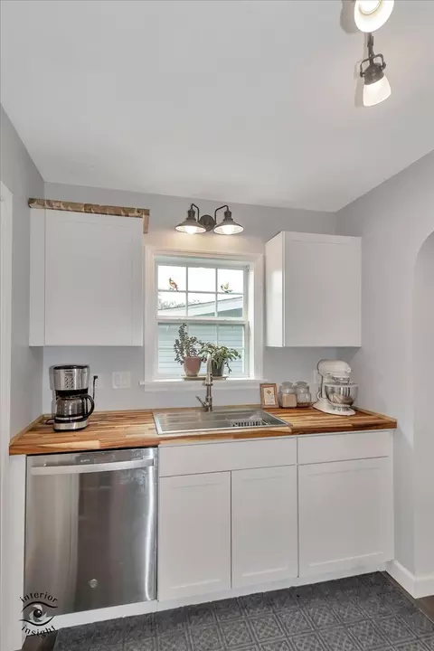 Kitchen - 516 N 10th Ave, Kankakee, IL 60901 photo 5 of 5