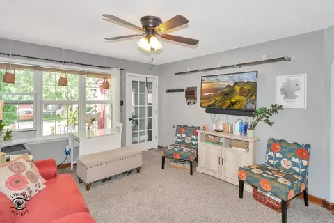 Living - 516 N 10th Ave, Kankakee, IL 60901 photo 1 of 2