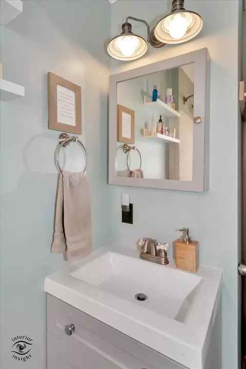 Bath - 516 N 10th Ave, Kankakee, IL 60901 photo 2 of 3