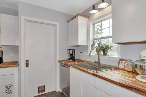Kitchen - 516 N 10th Ave, Kankakee, IL 60901 photo 2 of 5