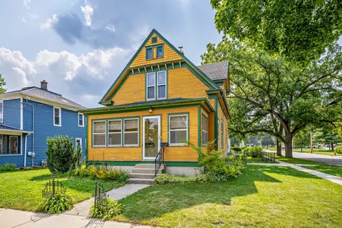 250 Jewett St, Elgin, IL 60123