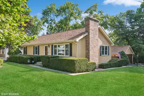 21480 W Highland Dr, Lake Zurich, IL 60047