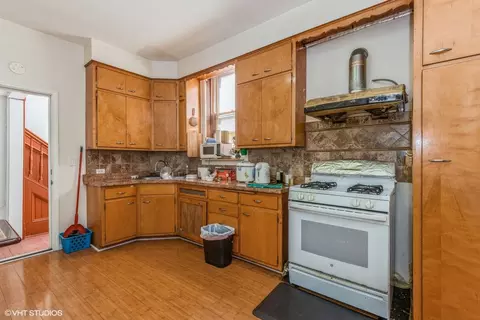 2821 S Emerald Ave, Chicago, IL 60616 photo 3