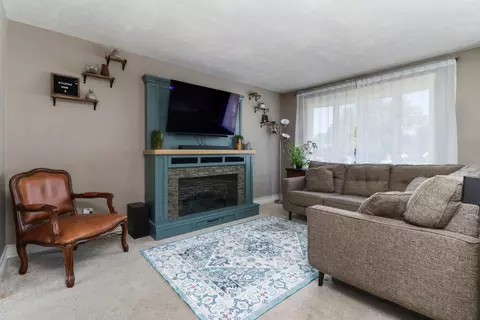200 Bentley Dr, Normal, IL 61761 photo 2