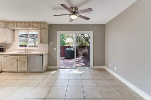 200 Bentley Dr, Normal, IL 61761 photo 5