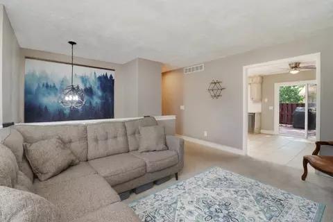 200 Bentley Dr, Normal, IL 61761 photo 4