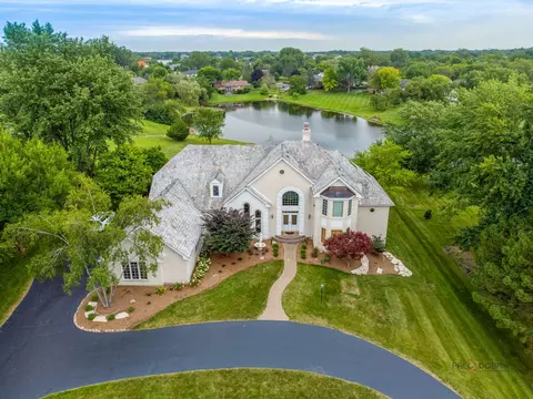 19 Champlain Rd, South Barrington, IL 60010
