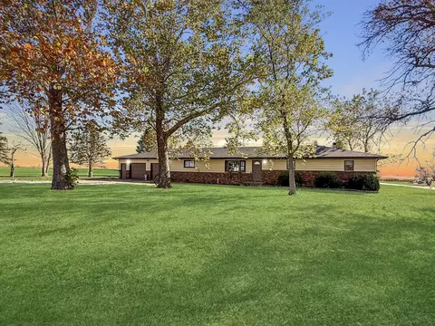 485 E 300 N Rd, Gibson City, IL 60936