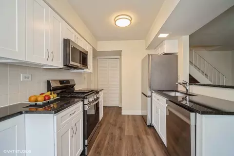 1312 Exeter Ct, Wheeling, IL 60090 photo 3