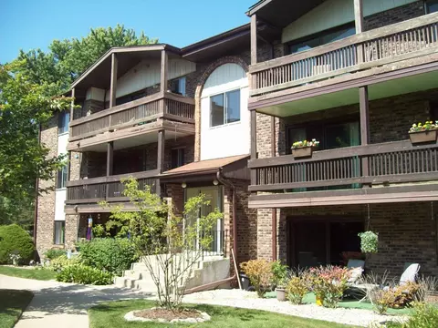 14009 James Dr #615, Crestwood, IL 60418