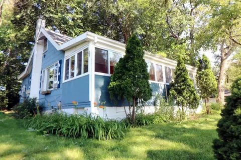 3606 E Lake Shore Dr, Wonder Lake, IL 60097