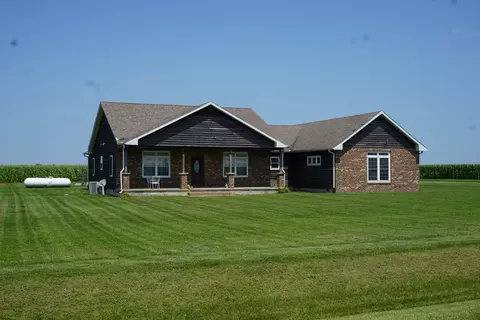 2281 W 11000 N Rd, Manteno, IL 60950