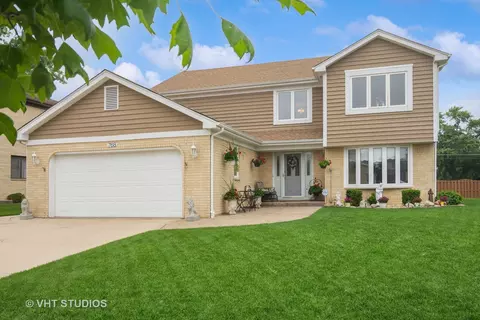 768 Yorkshire Ln, Des Plaines, IL 60016