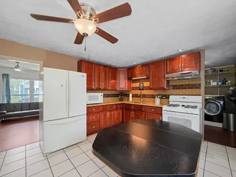 Kitchen - 3532 Sangamon St, Steger, IL 60475 photo 1 of 5