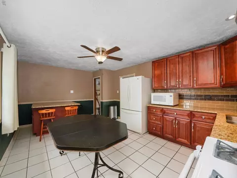 Kitchen - 3532 Sangamon St, Steger, IL 60475 photo 5 of 5