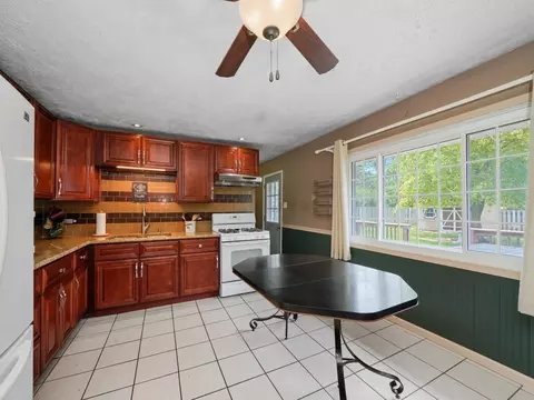 Kitchen - 3532 Sangamon St, Steger, IL 60475 photo 2 of 5