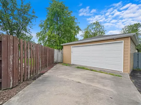 Exterior - 3532 Sangamon St, Steger, IL 60475 photo 9 of 12