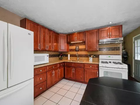 Kitchen - 3532 Sangamon St, Steger, IL 60475 photo 3 of 5