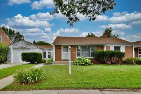5005 Elm St, Skokie, IL 60077