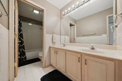 Bath - 1493 Harmony Dr, Bartlett, IL 60103 photo 3 of 4