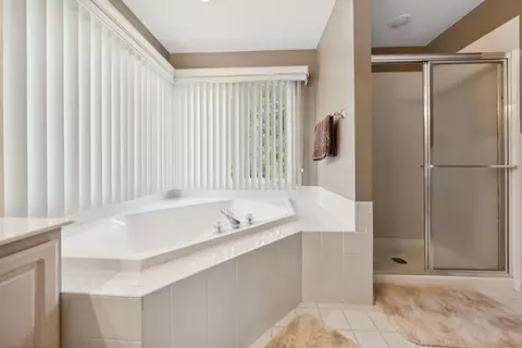 Bath - 1493 Harmony Dr, Bartlett, IL 60103 photo 2 of 4