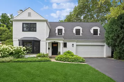 2217 Crestview Ln, Wilmette, IL 60091