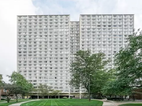 4800 S Lake Park Ave #705A, Chicago, IL 60615