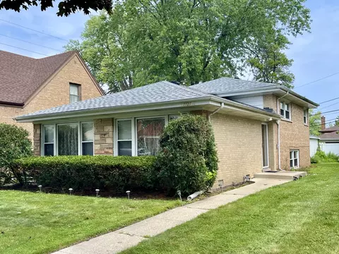 7727 Kilbourn Ave, Skokie, IL 60076