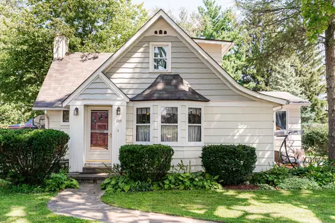 340 N Cedar St, Waterman, IL 60556