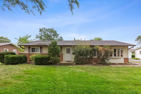 634 Ironwood Dr, Elk Grove Village, IL 60007