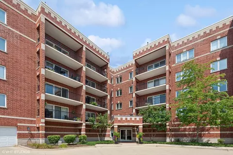 455 W Front St #408, Wheaton, IL 60187