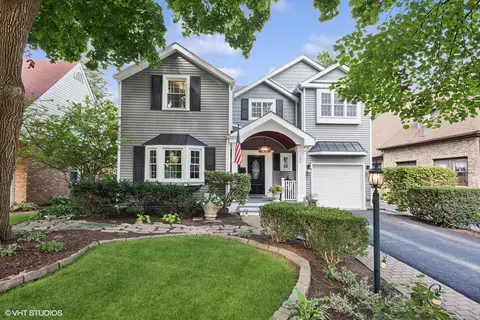 168 Crest Rd, Glen Ellyn, IL 60137