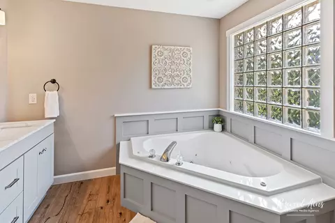 Bath - 2650 Mooregate Turn, Kankakee, IL 60901 photo 1 of 4