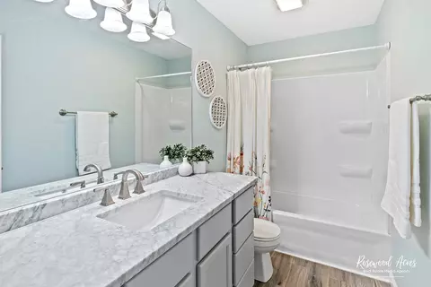 Bath - 2650 Mooregate Turn, Kankakee, IL 60901 photo 4 of 4