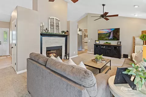 Living - 2650 Mooregate Turn, Kankakee, IL 60901 photo 2 of 4