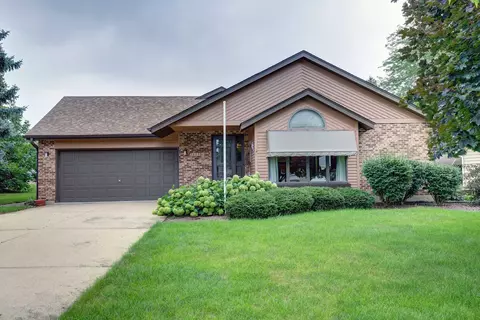1039 Cypress Dr, Aurora, IL 60506