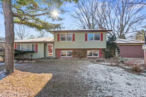 1207 W Frances Dr, Mahomet, IL 61853