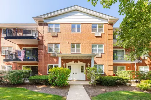 120 N Lincoln Ln #1D, Arlington Heights, IL 60004