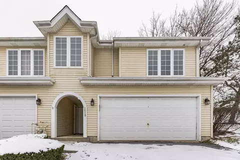 1518 Golden Oak Dr, Woodstock, IL 60098