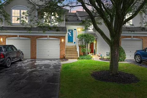 3052 Waters Edge Cir, Aurora, IL 60504