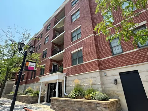 210 N Addison Ave #205, Elmhurst, IL 60126