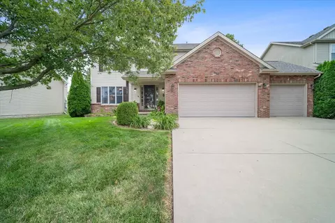 1402 Shaunessey Dr, Bloomington, IL 61704