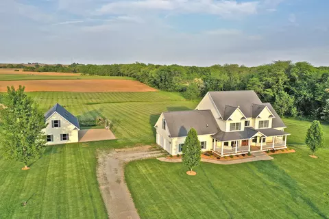 9217 W Florid Rd, Hennepin, IL 61327
